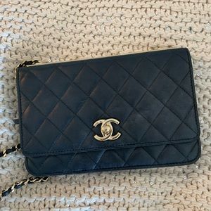Chanel wallet on chain